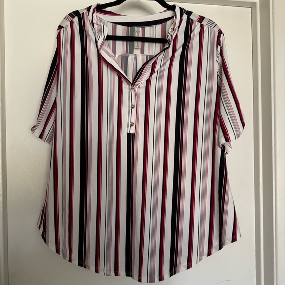 Women’s plus size top 1x red black white - Picture 2 of 6